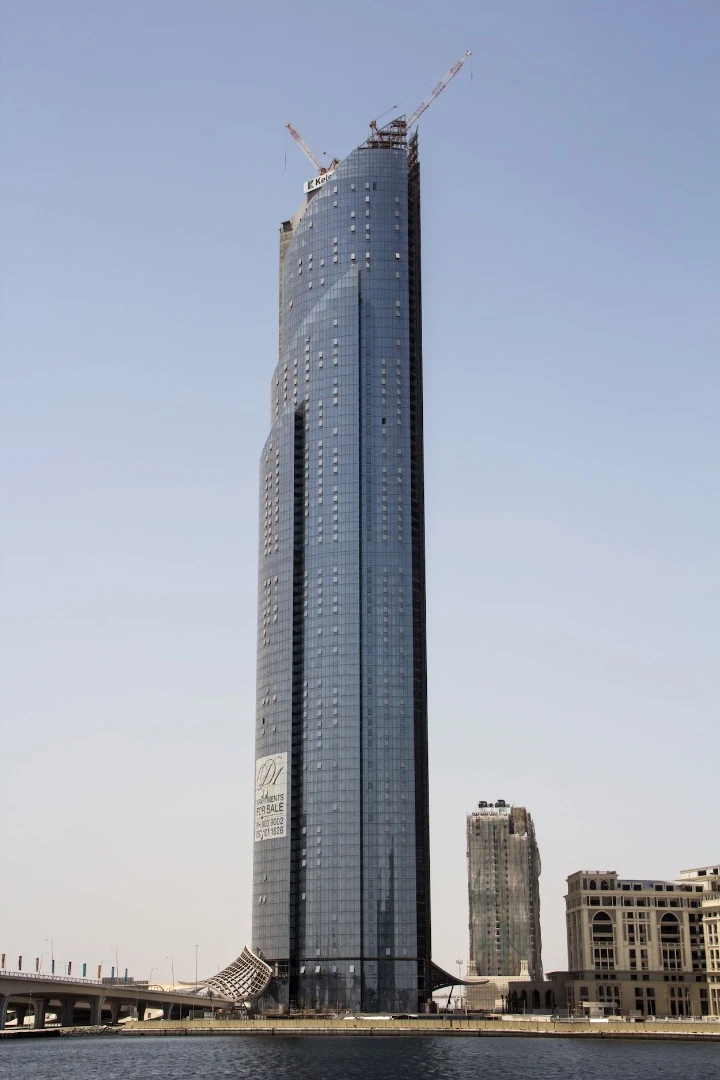 D1 Tower, by Holfords & Associates, came seventh in the Emporis Skyscraper Award. The Dubai building serves as a luxury hotel and resort and rises to 284 m (931 ft)