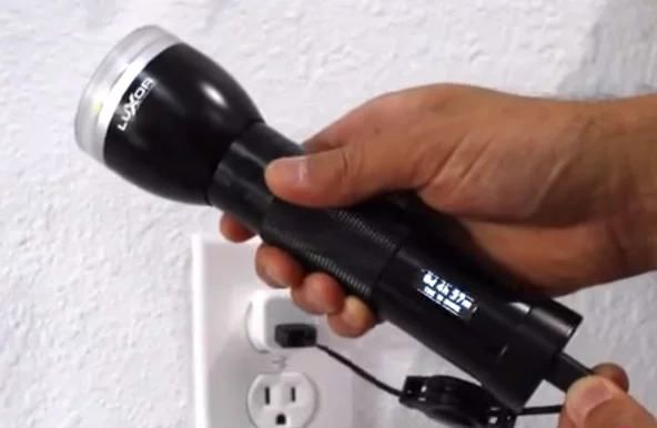 The Luxor 2 packs a 5,000 mAh battery that charges through its micro USB port