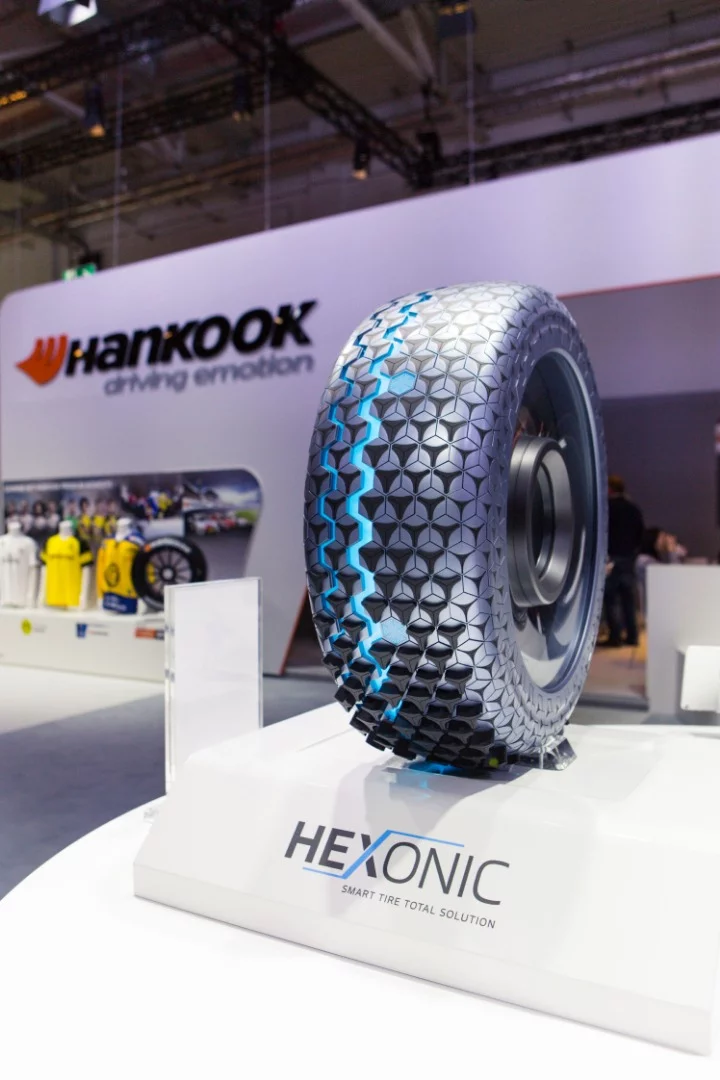 Hankook Hexonic concept tires: can react to road surfaces in several different ways