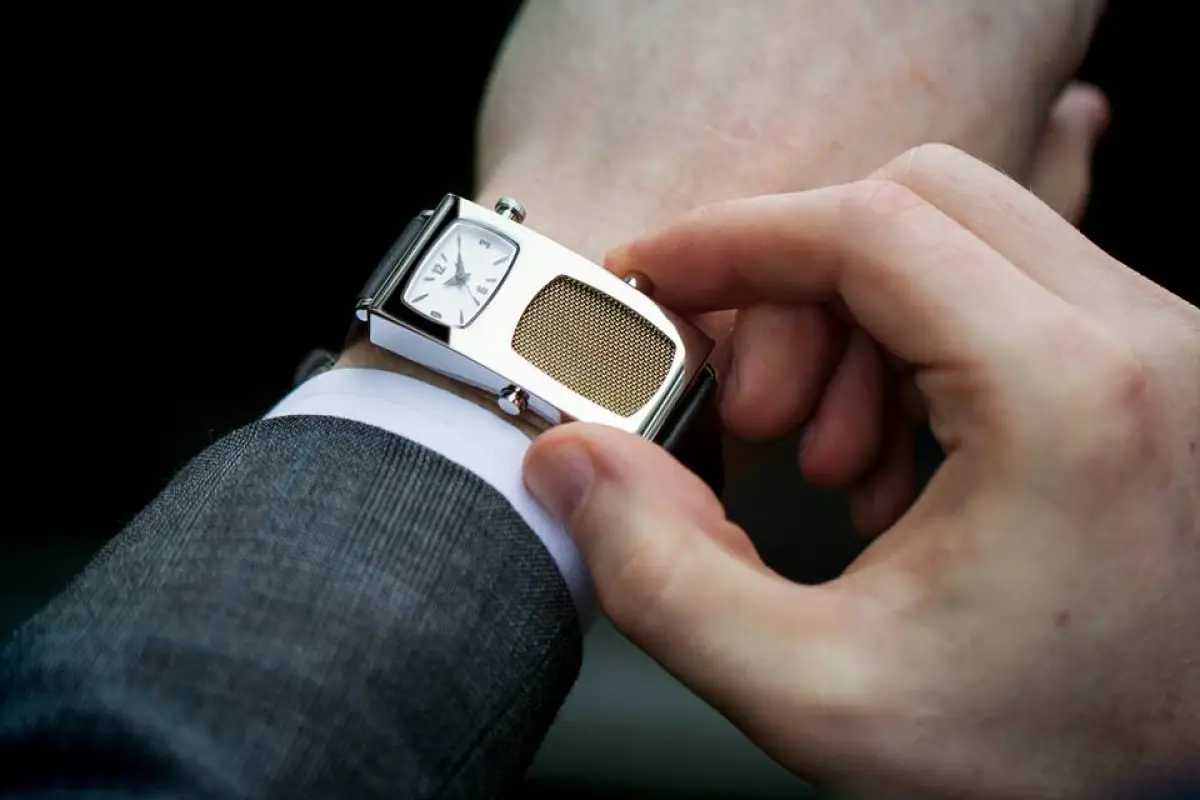 The new Dick Tracy watch will keep time and make calls