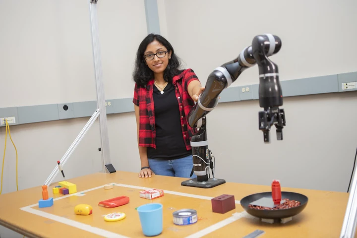 The MacGyver bot can learn to build new tools based on the form and function of objects around it