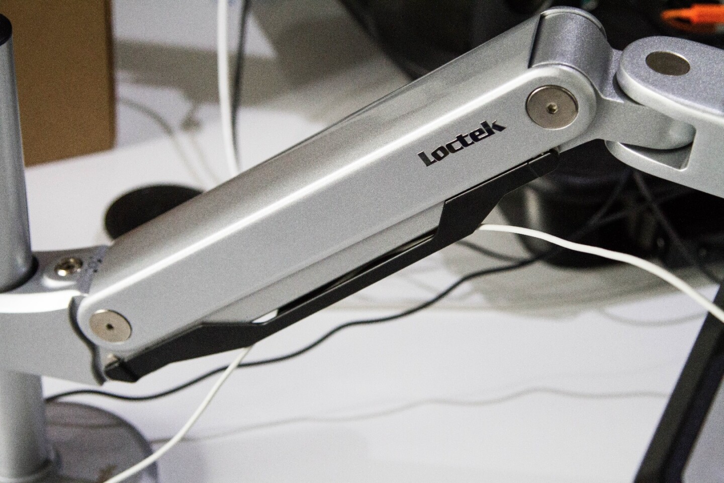 There's a gas strut in here, allowing you to use the stand at almost any angle