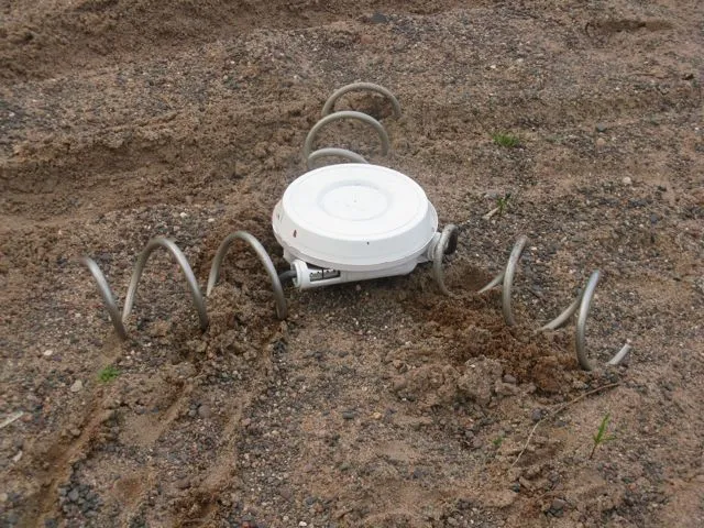 Engineer Tim Lexen has created a prototype ranger device that can move across rough terrain using an omnidirectional screw drive system (Photos: Tim Lexen)