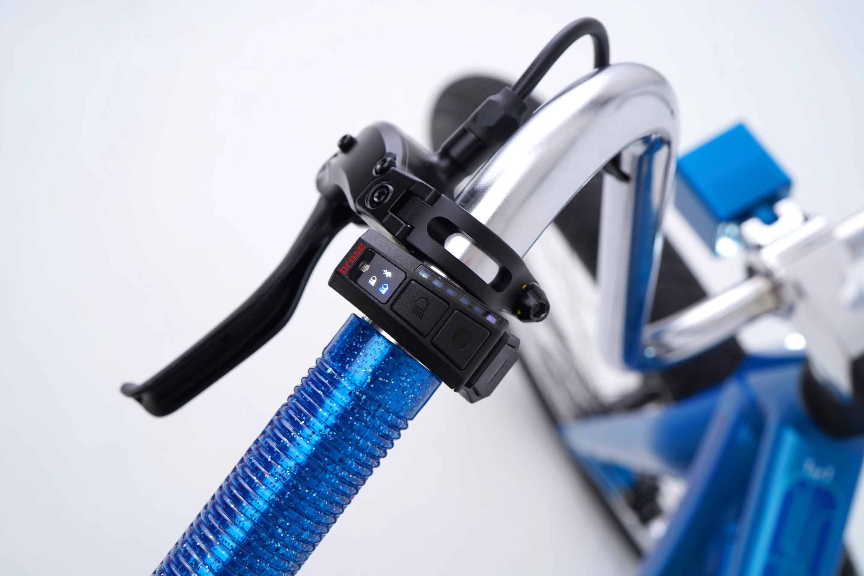 The high-rise handlebar ends in sparkly custom grips