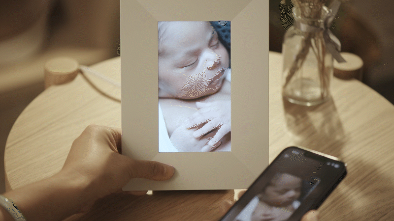 A companion mobile app can transform 2D photos into spatial imagery for display on the Looking Glass Go