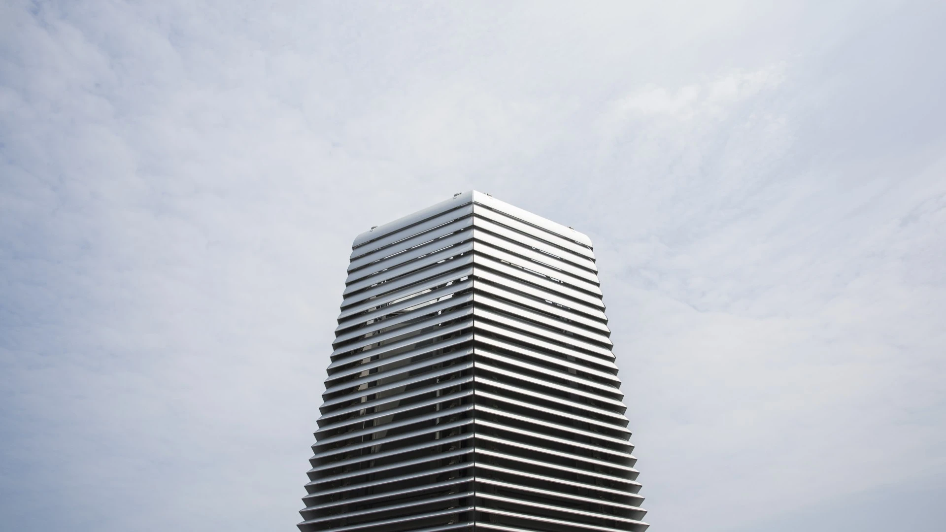 First installed in Rotterdam and Amsterdam, and then moving onto Beijing in 2016, the pollution-sucking Smog Free Tower is now headed for a park in Poland