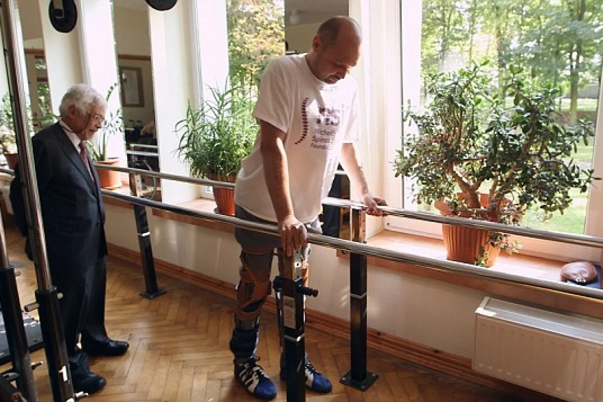 A new treatment has allowed Darek Fidyka to take his first steps after being paralyzed from the chest down as a result of a knife attack (Photo: BBC Panorama)