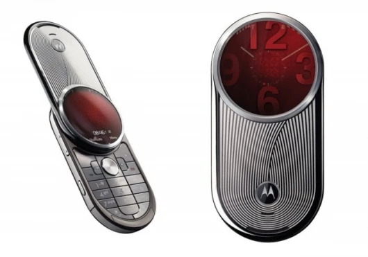Inspired by luxury watch design: Motorola AURA