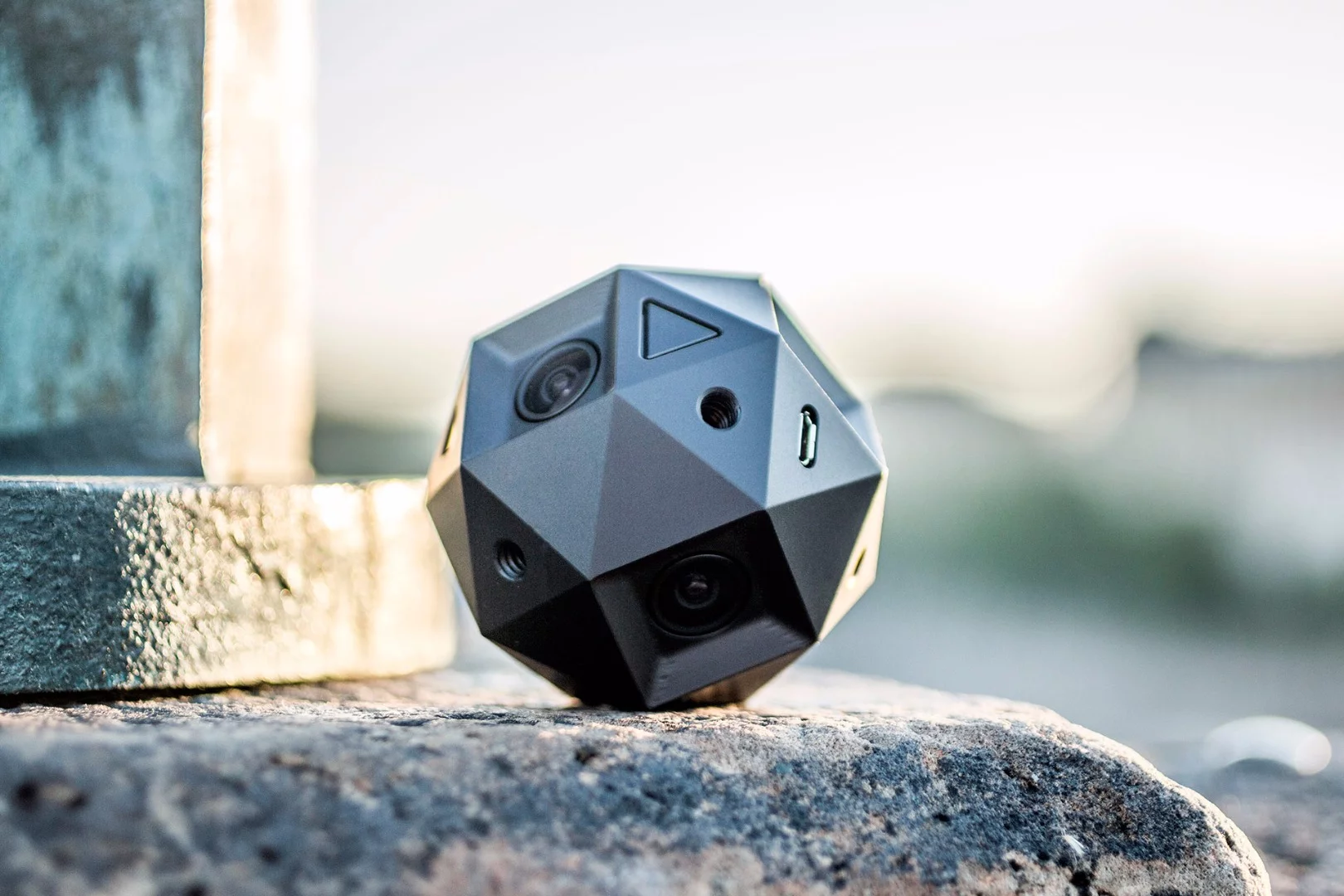 While (very) loosely spherical in shape, the camera features angled faces so that it can be either fixed to tripod mounts or plonked down by itself on flat surfaces