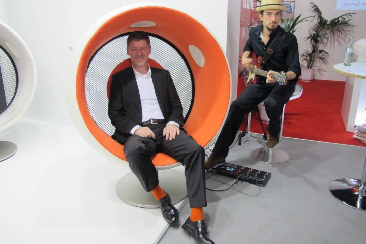 Holger Fritzlar, Sonic Chair designer with guest musician