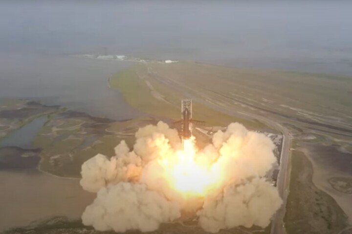 Starship lifting off