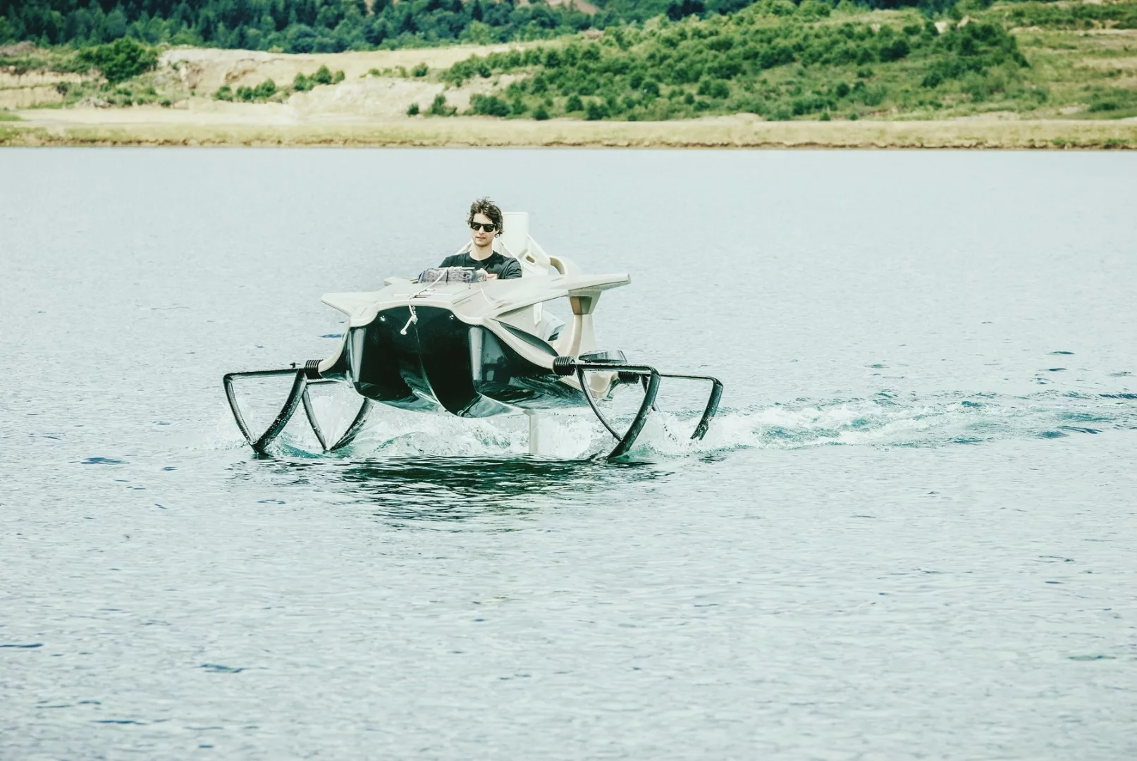 The hydrofoil legs of the Quadrofoil Q2 reduce the area of the craft that is in contact with the water compared to a standard hull