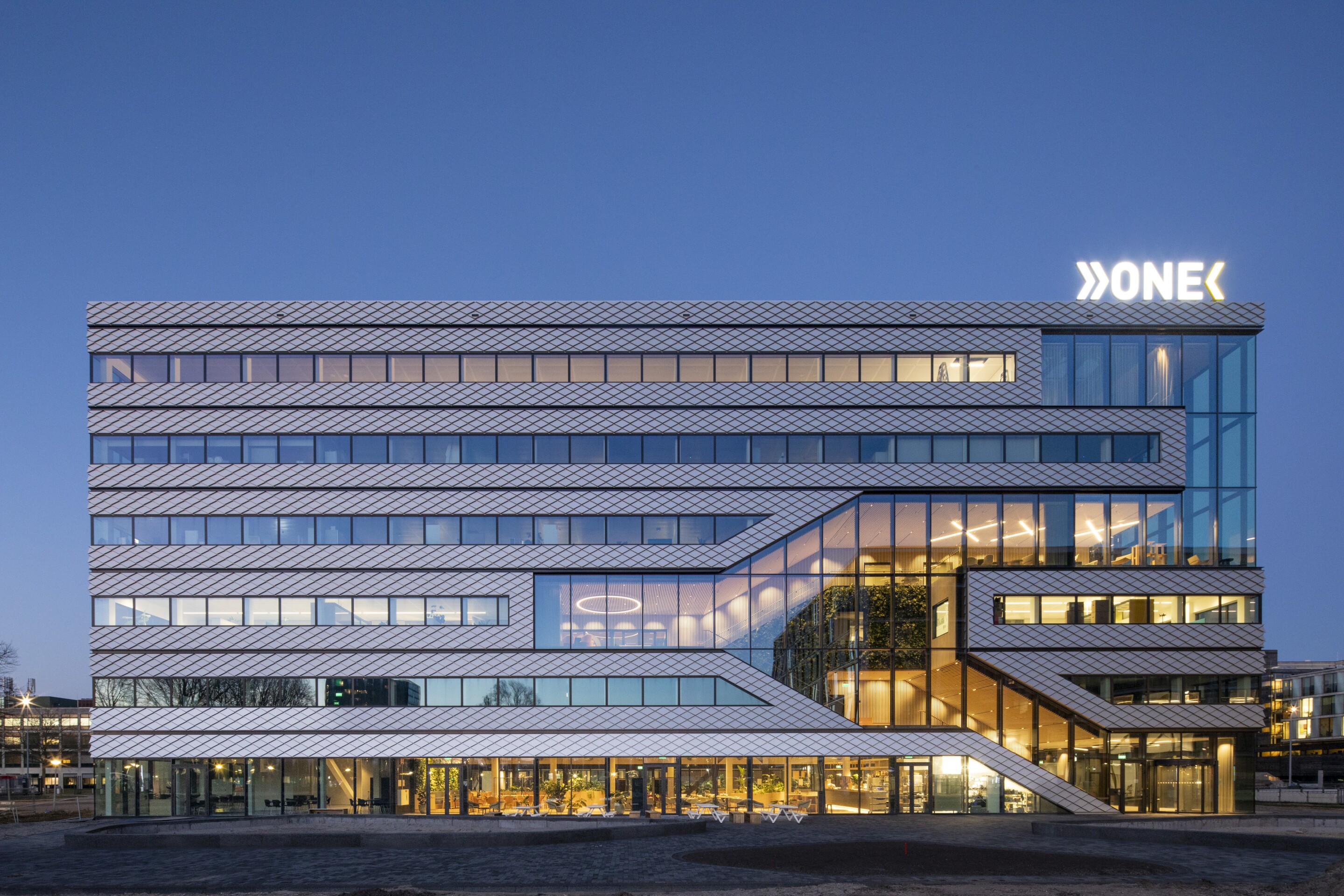 Matrix One is the largest of seven buildings that make up the Matrix Innovation Center and is located in Amsterdam's Science Park