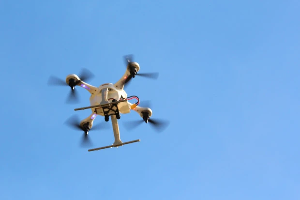An included compact "G-Box" communicates with the phone by Bluetooth, and then proceeds to relay commands to the aircraft via radio signals up to a distance of 1,000 meters (3,280 ft)