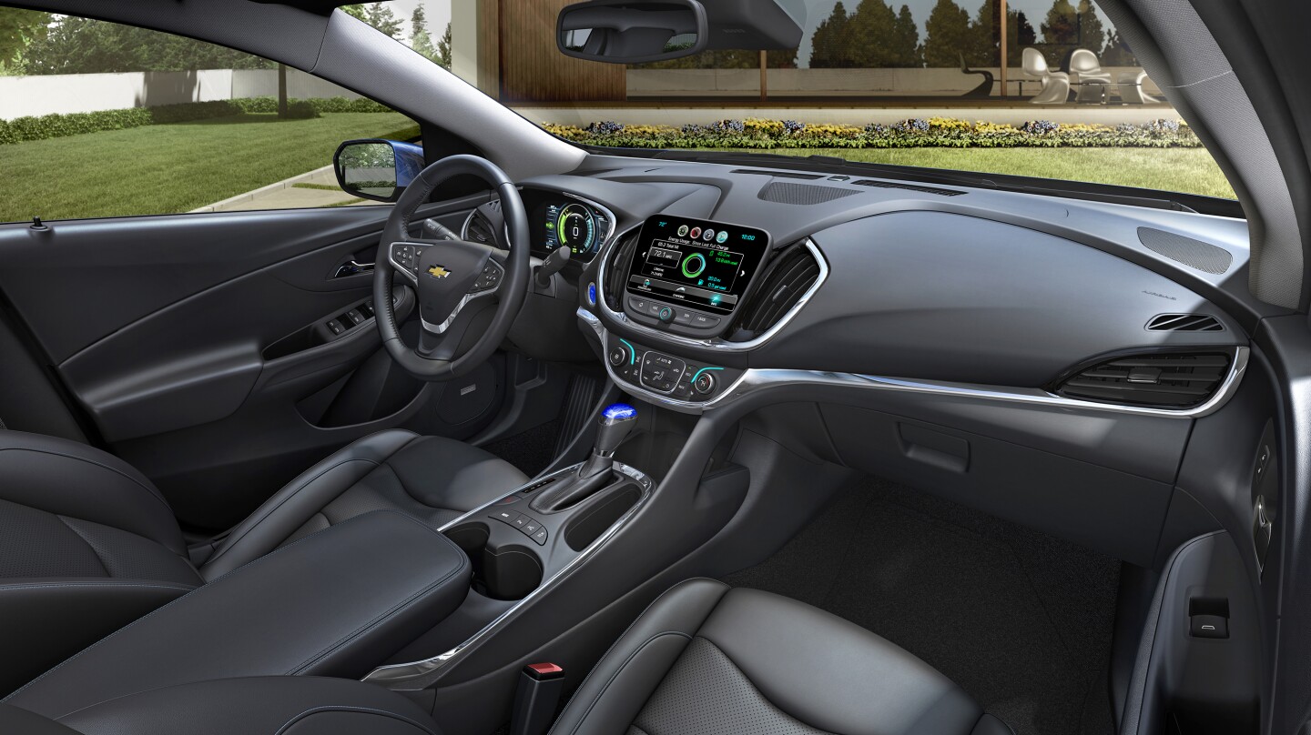 Inside the 2016 Volt (Photo: General Motors)