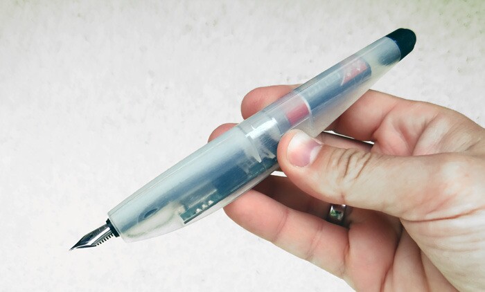 This transparent prototype shows how the embedded Linux system fits snugly into Lernstift