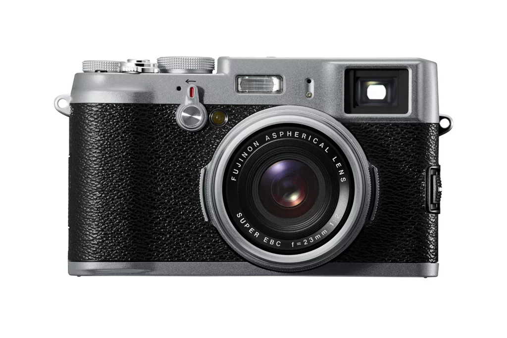 The X100 can record 720p high definition movies which, when using the aperture priority setting, can take advantage of the soft, defocused background effect