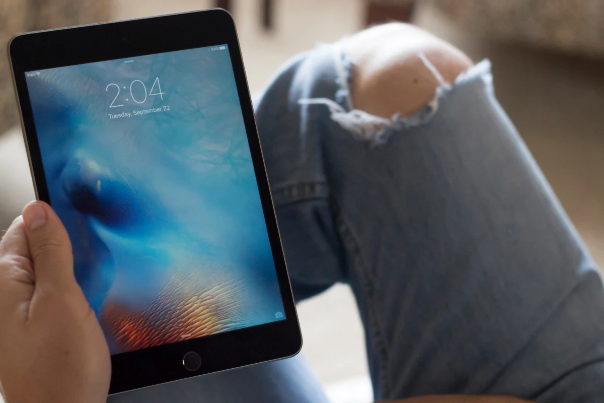 Gizmag reviews the new iPad mini 4, a big improvement over its predecessors, but still a questionable purchase