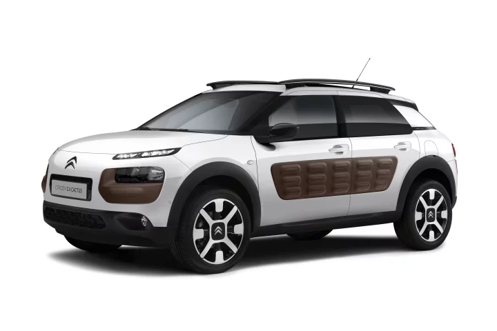 At 2,218 lb (965 kg), the C4 Cactus is 440 lb (200 kg) lighter than Citroen’s regular C4