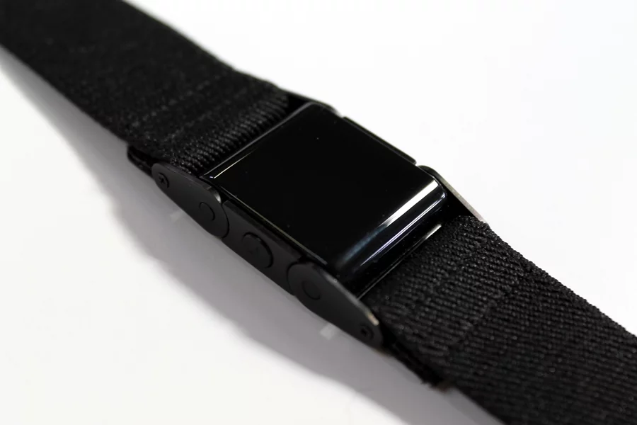 The PulseOn has hinges that attach to the device's strap and that help to curve the device around the user's wrist