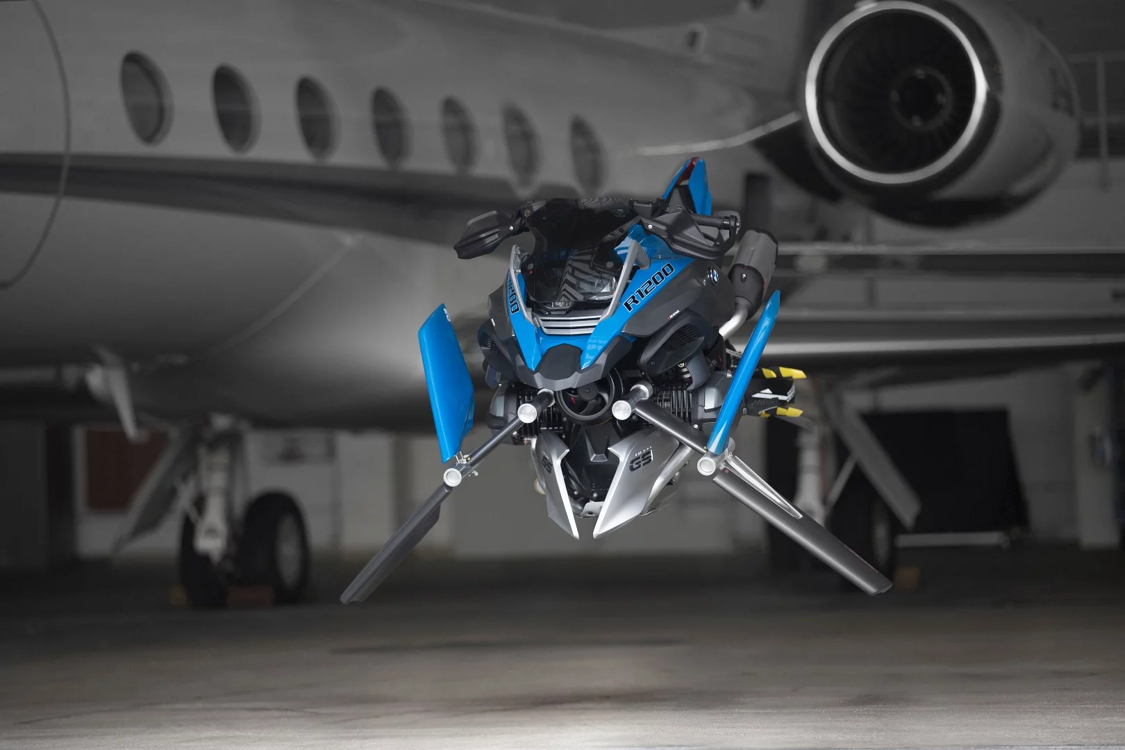 The Hover Ride looks like a traditional BMW bike, besides the wheel that has been turned into the propellor