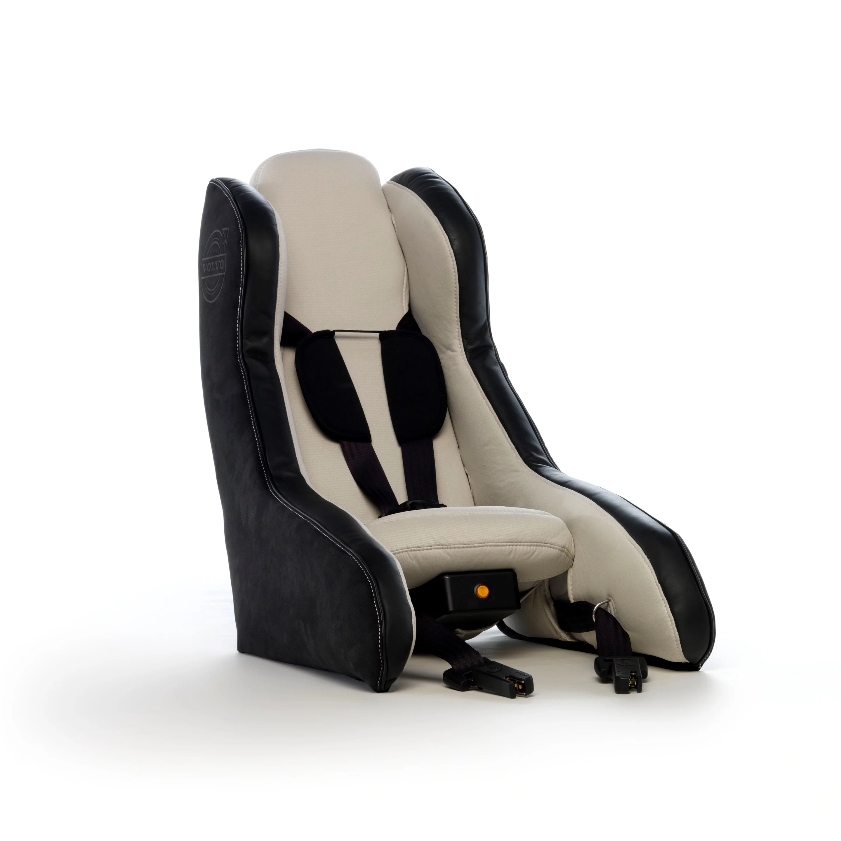 The child seat concept measures 17.7 x 19.7 x 7.9 in (45 x 50 x 20 cm)