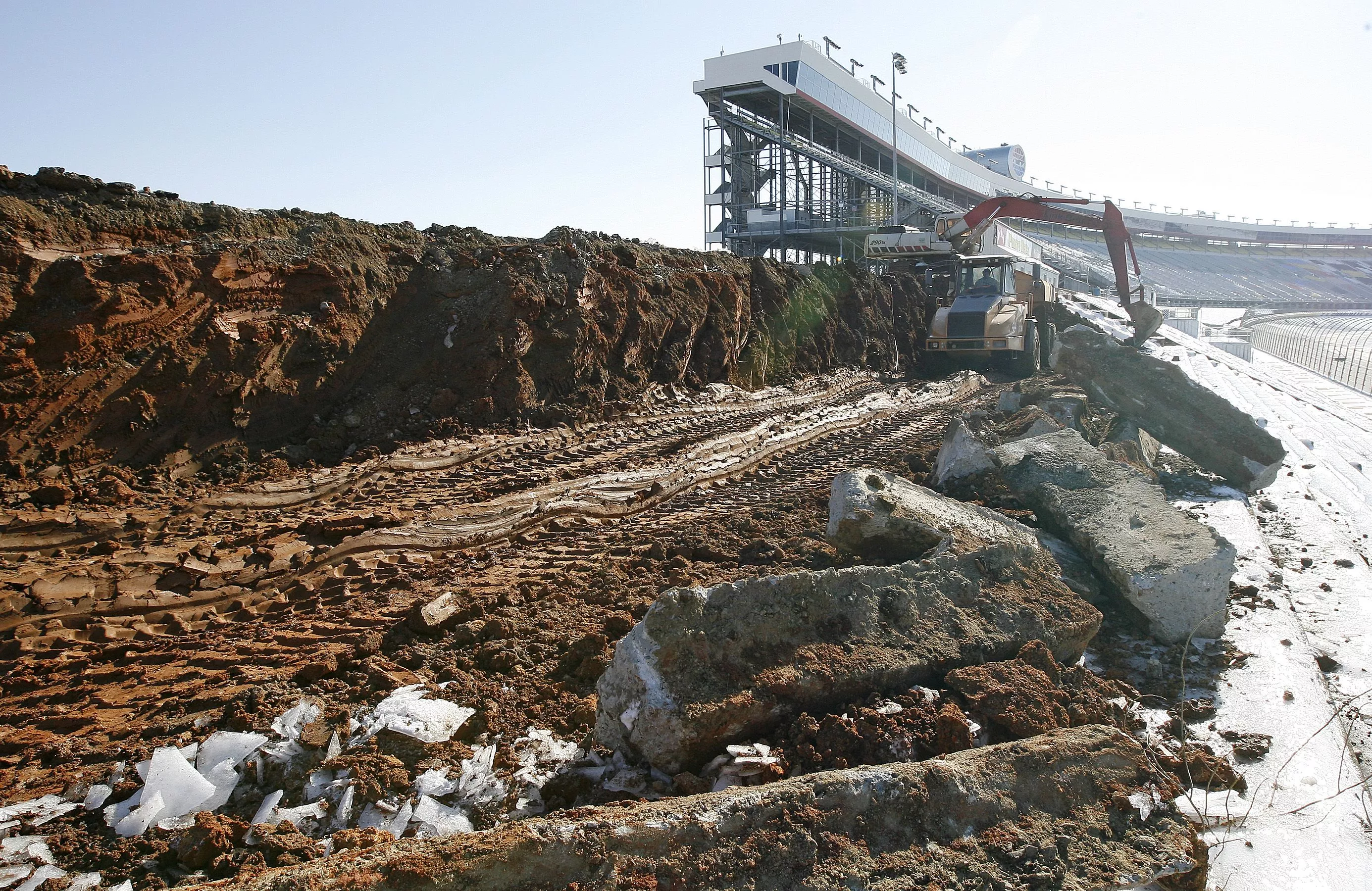 The structure will weigh 332.5 tons (665,000 pounds) and contain more than 9 million LED lamps when the switch is flicked for racing events in May (Credit Harold Hinson/CMS Photo)