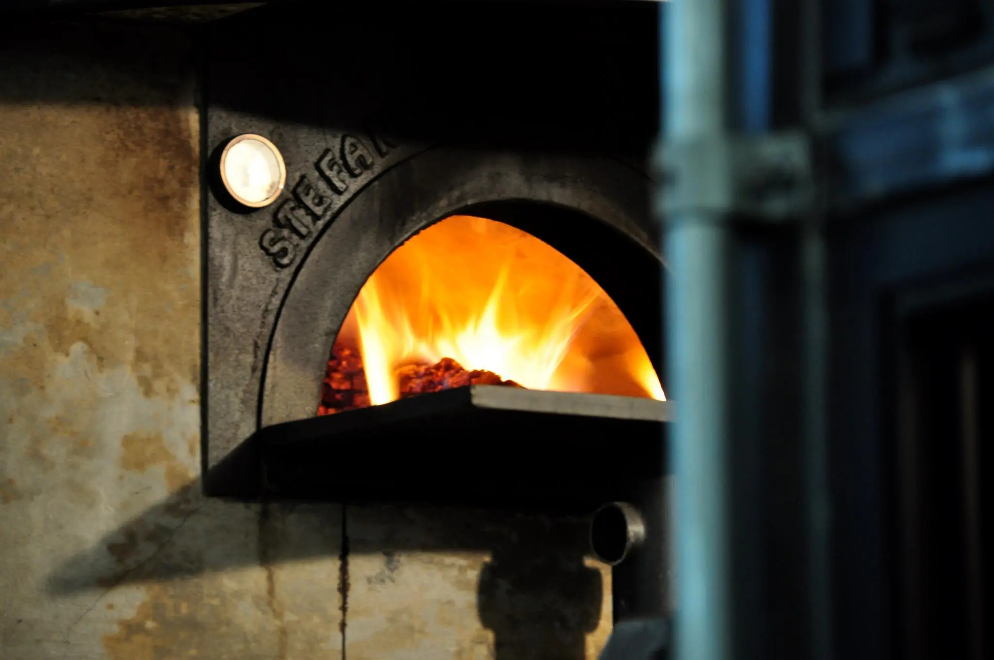 The mobile pizzeria serves rustic Neapolitan style pizzas made in a tradition wood-fired oven
