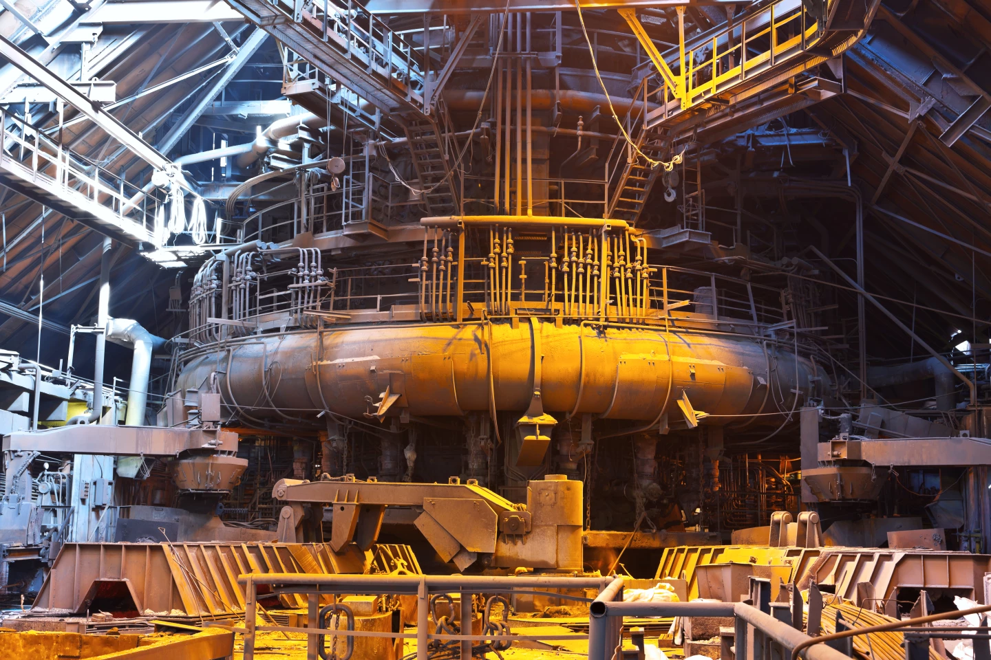 Existing blast furnace assets can be preserved, emissions can be slashed and money can be saved using a thermochemical redox process, say researchers