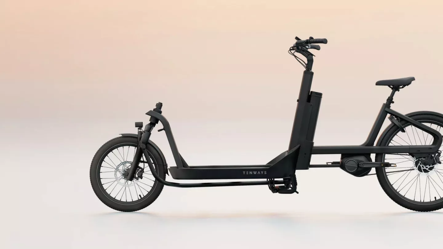 The 800-liter cargo box can be removed via four bolts