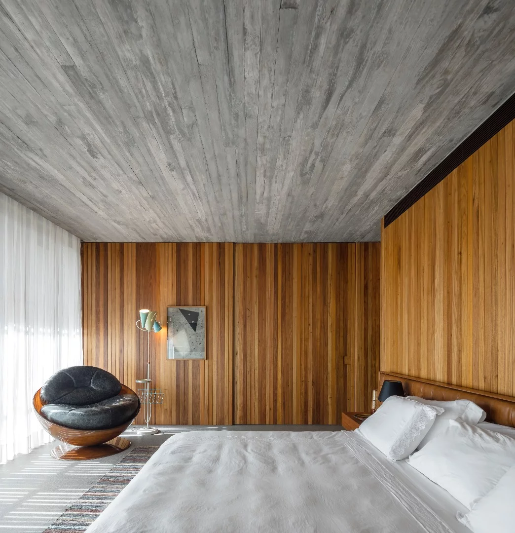 Planar House's bedrooms also open up to the outside