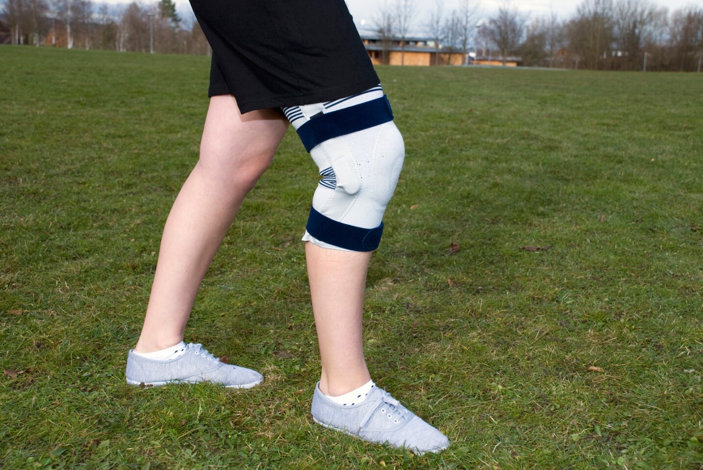 Bandage with integrated sensors to monitor the healing of injured knees