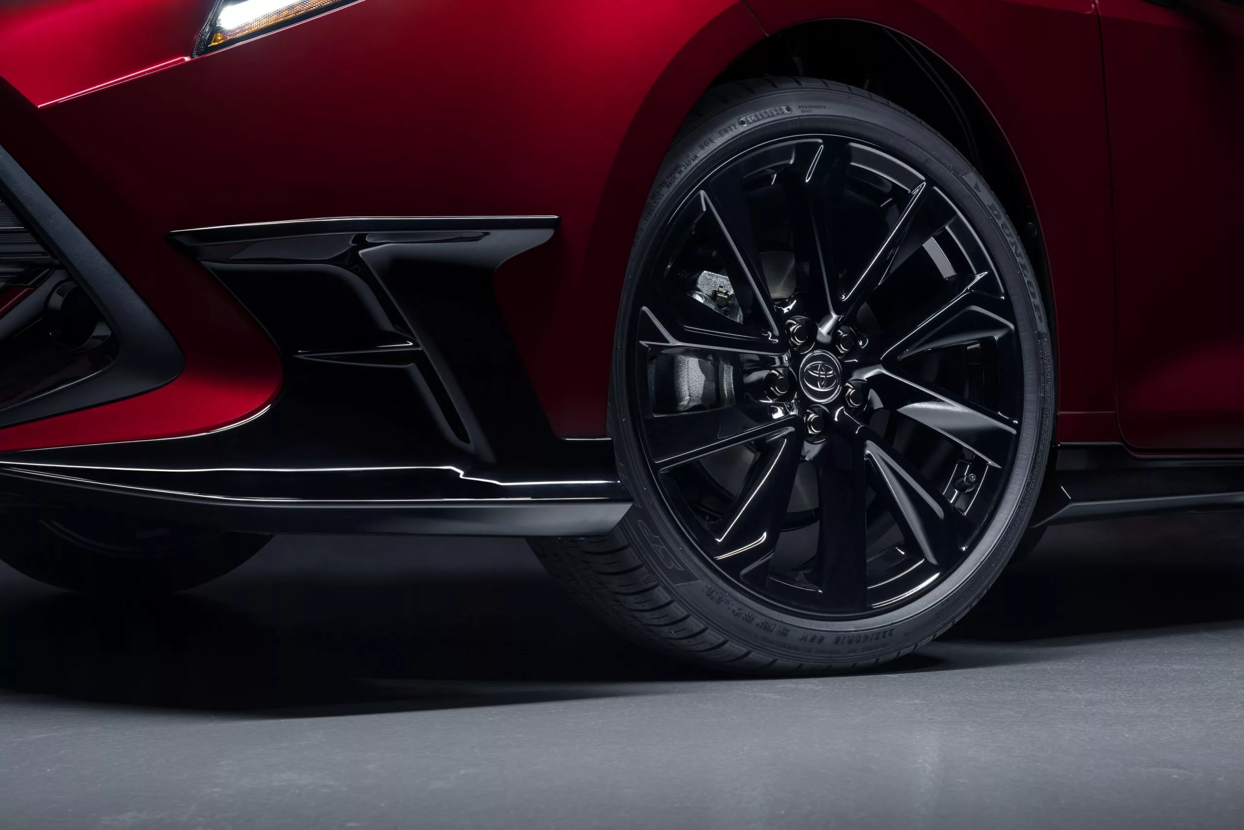 Blackened wheels match the black front edges and side skirts on the Corolla Hatchback Special Edition
