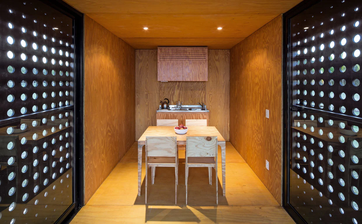 Minimod contains a reasonably proportioned bedroom, living room, dining room, and bathroom (Photo: Leonardo Finotti)