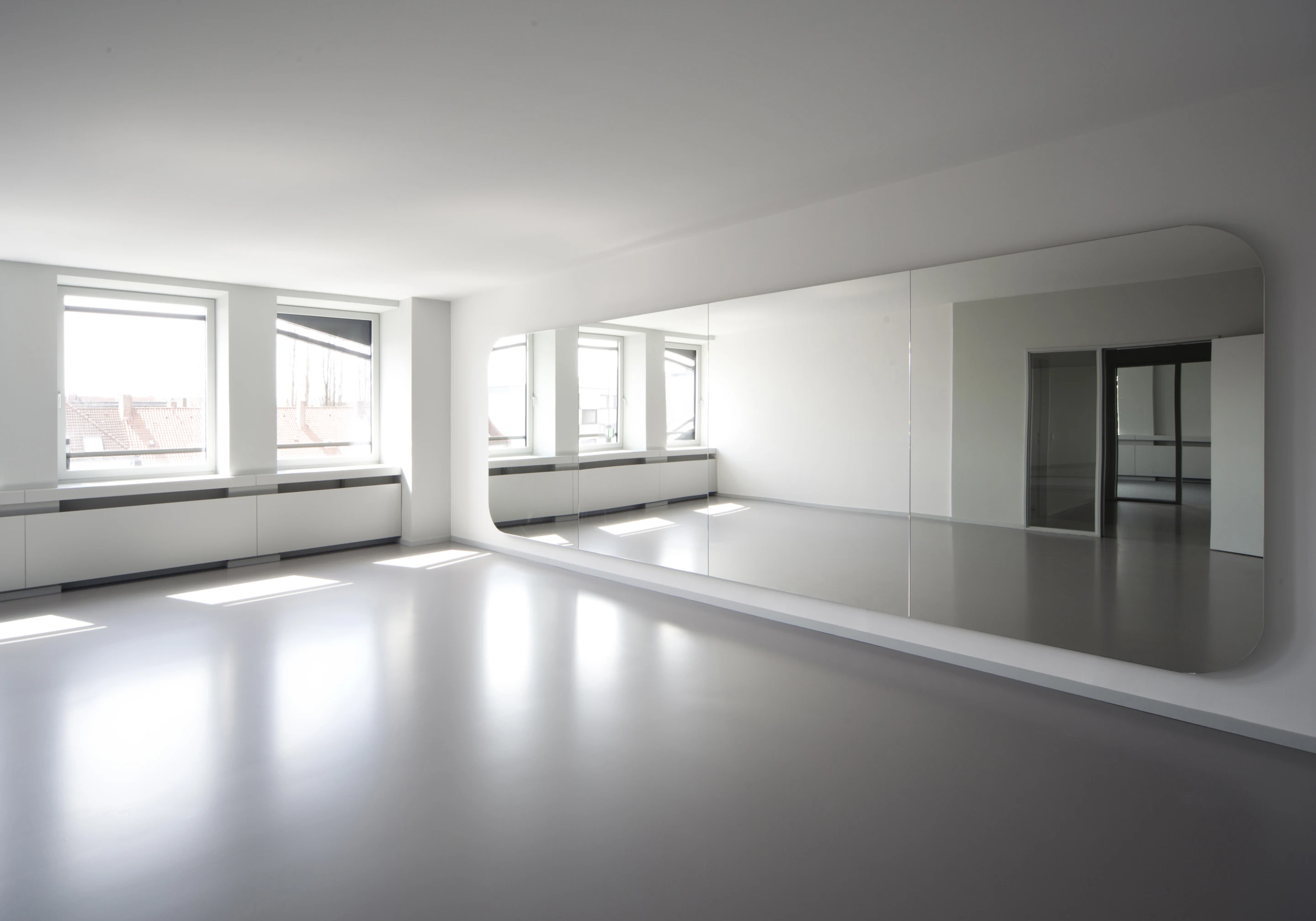 The refurbished building has four office rental units per floor (Photo: Ludger Paffrath)
