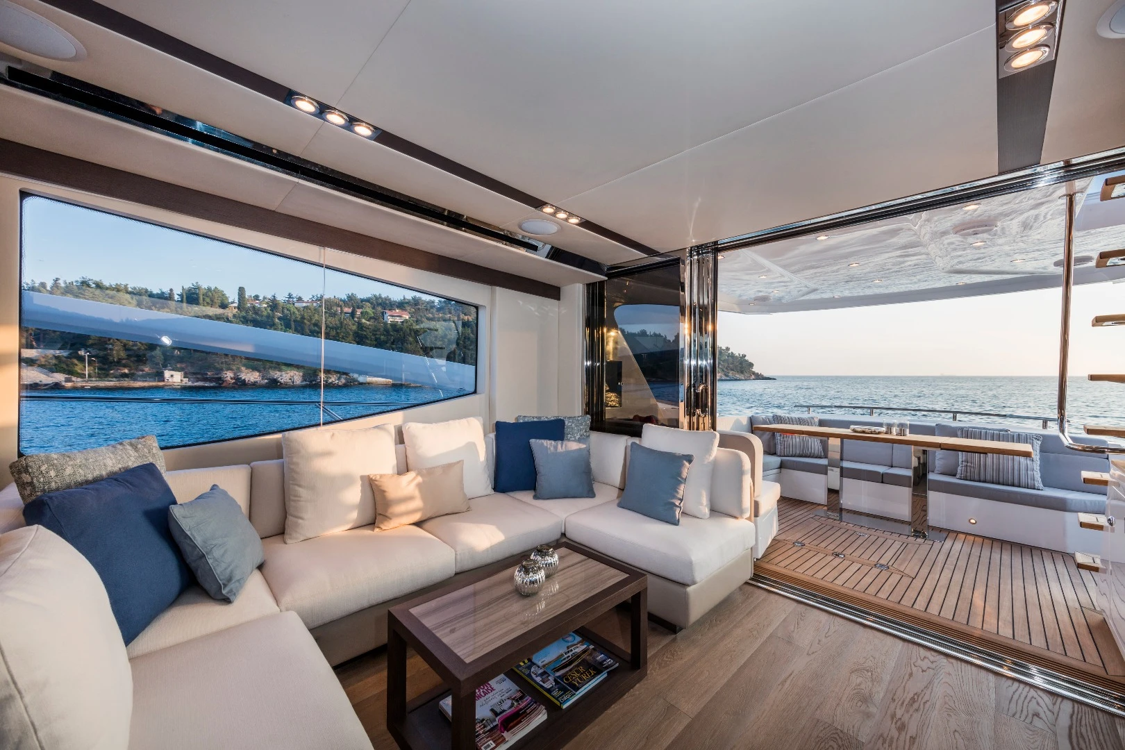 The 62FLY has been designed to look and feel bright inside