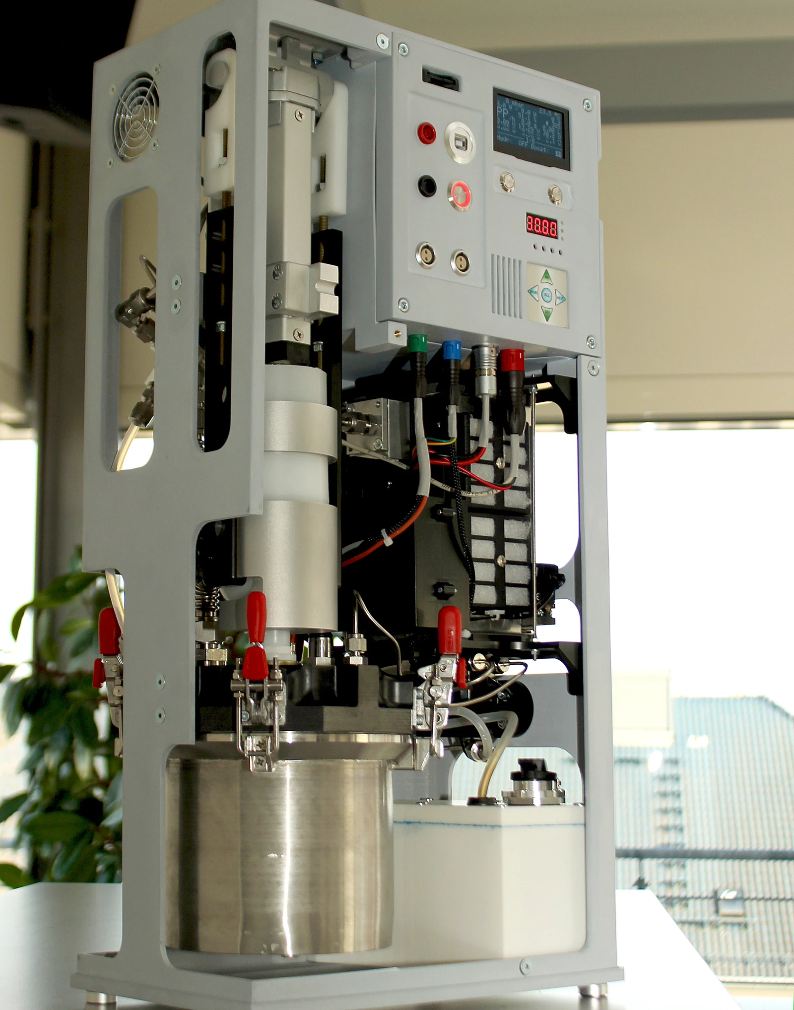 The Fraunhofer team has built and tested this prototype power generator using a Powerpaste cartridge and a 100-watt PEM fuel cell