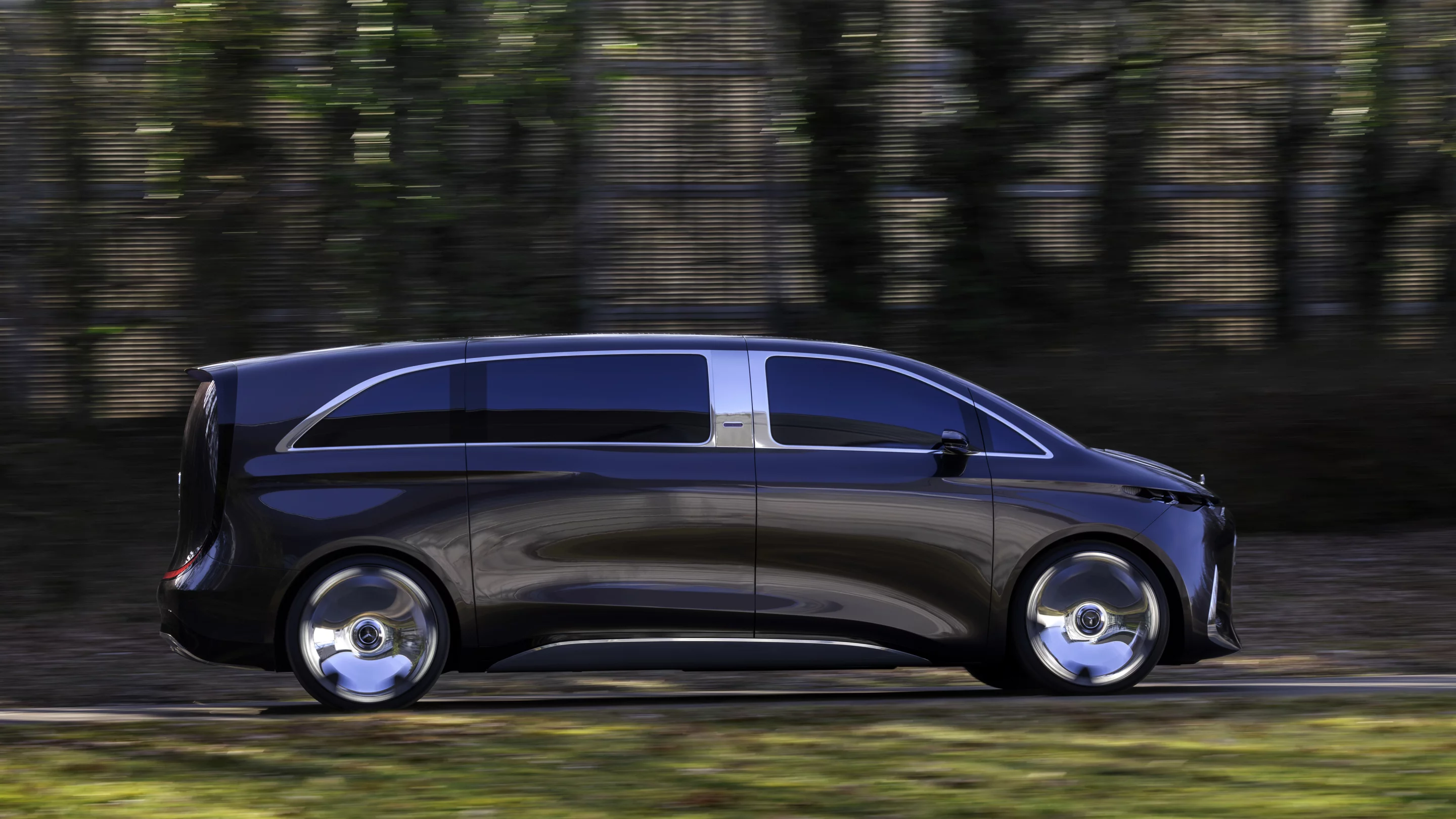 The slightly sloped roof and sharply vertical tail create an odd juxtaposition – we're left wanting either a flat roofline or a little bit more shape to the rear-end