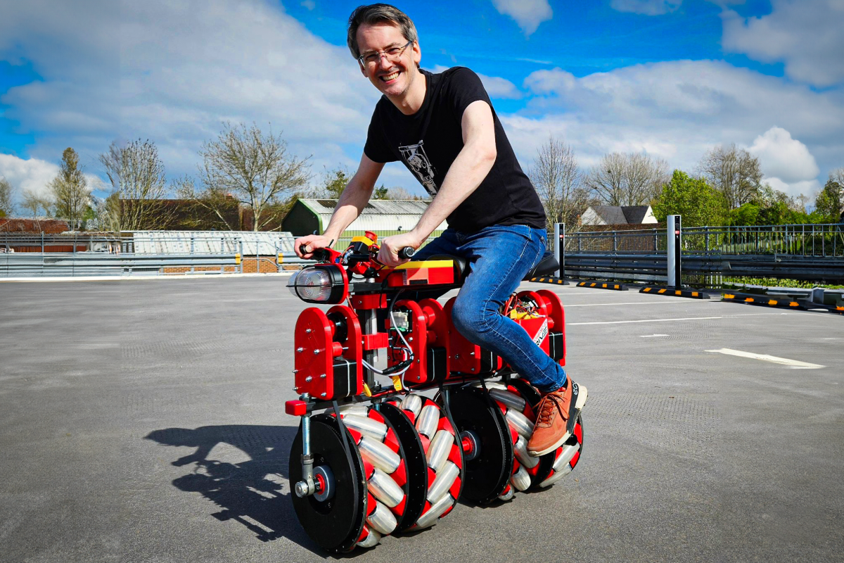 James Bruton's omnidirectional, self-balancing "Screw Bike"