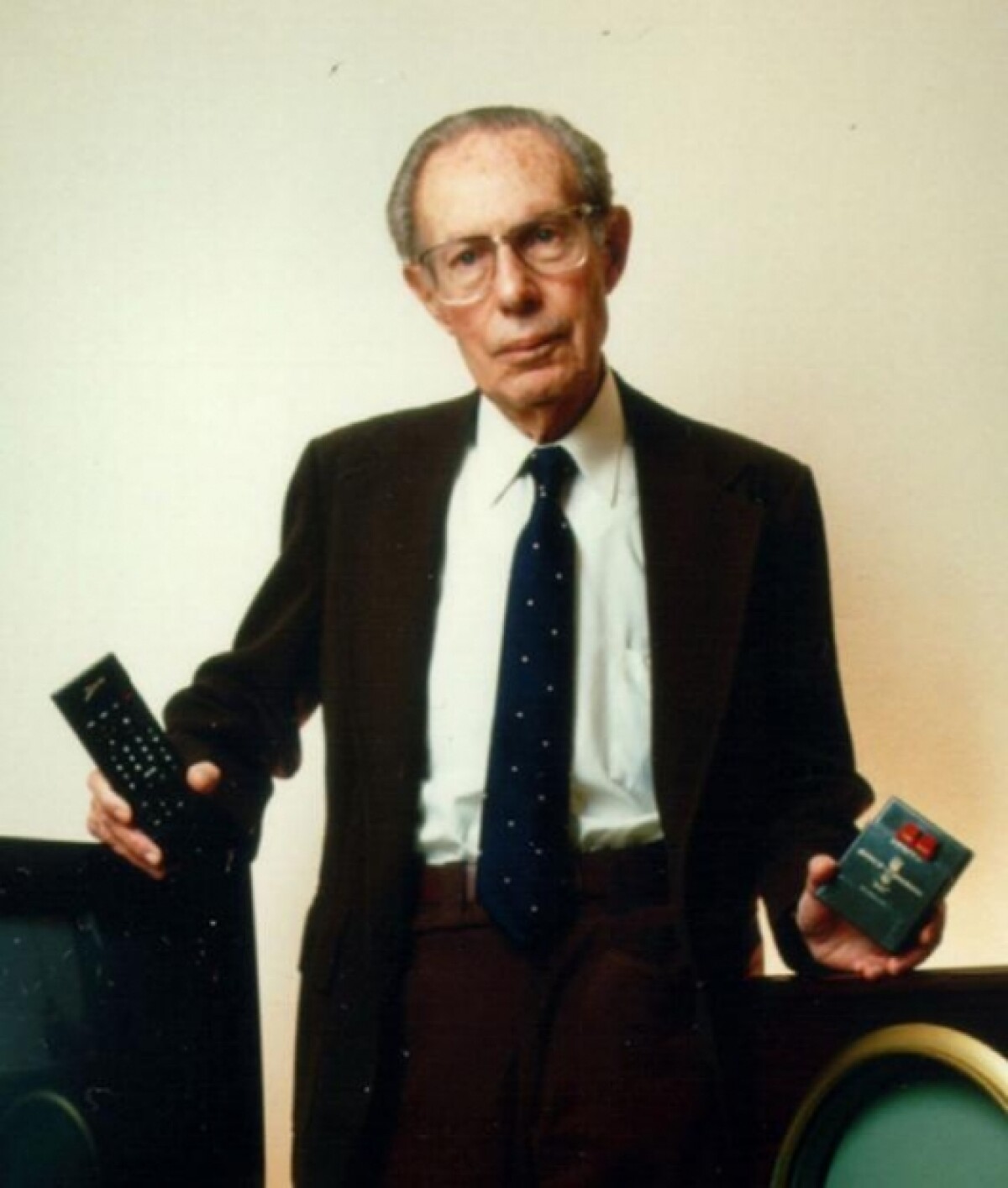 Vale Robert Adler, 19132007 TV Remote Control CoInventor