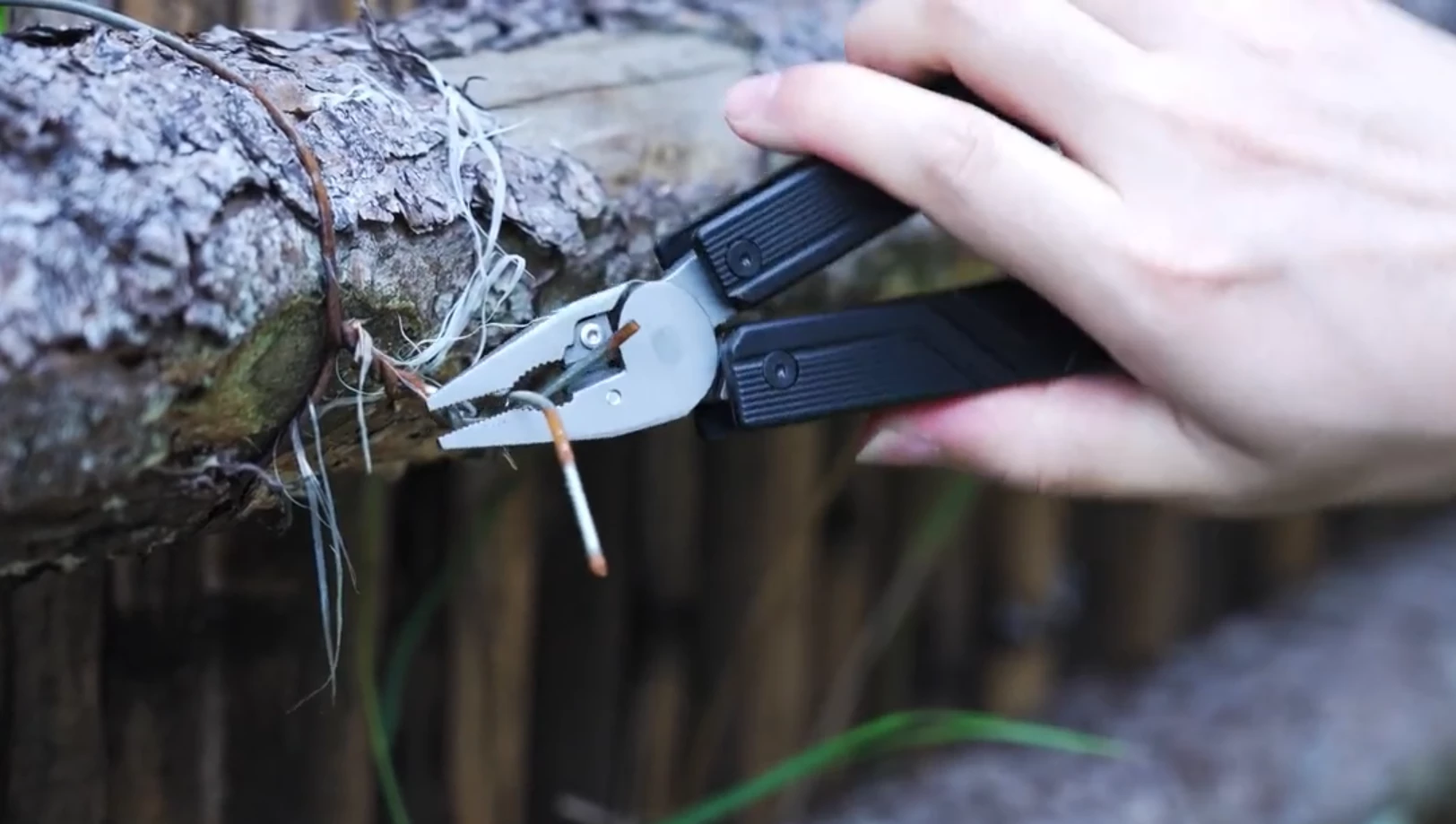 Bending wire with the Nextool Gemini multitool