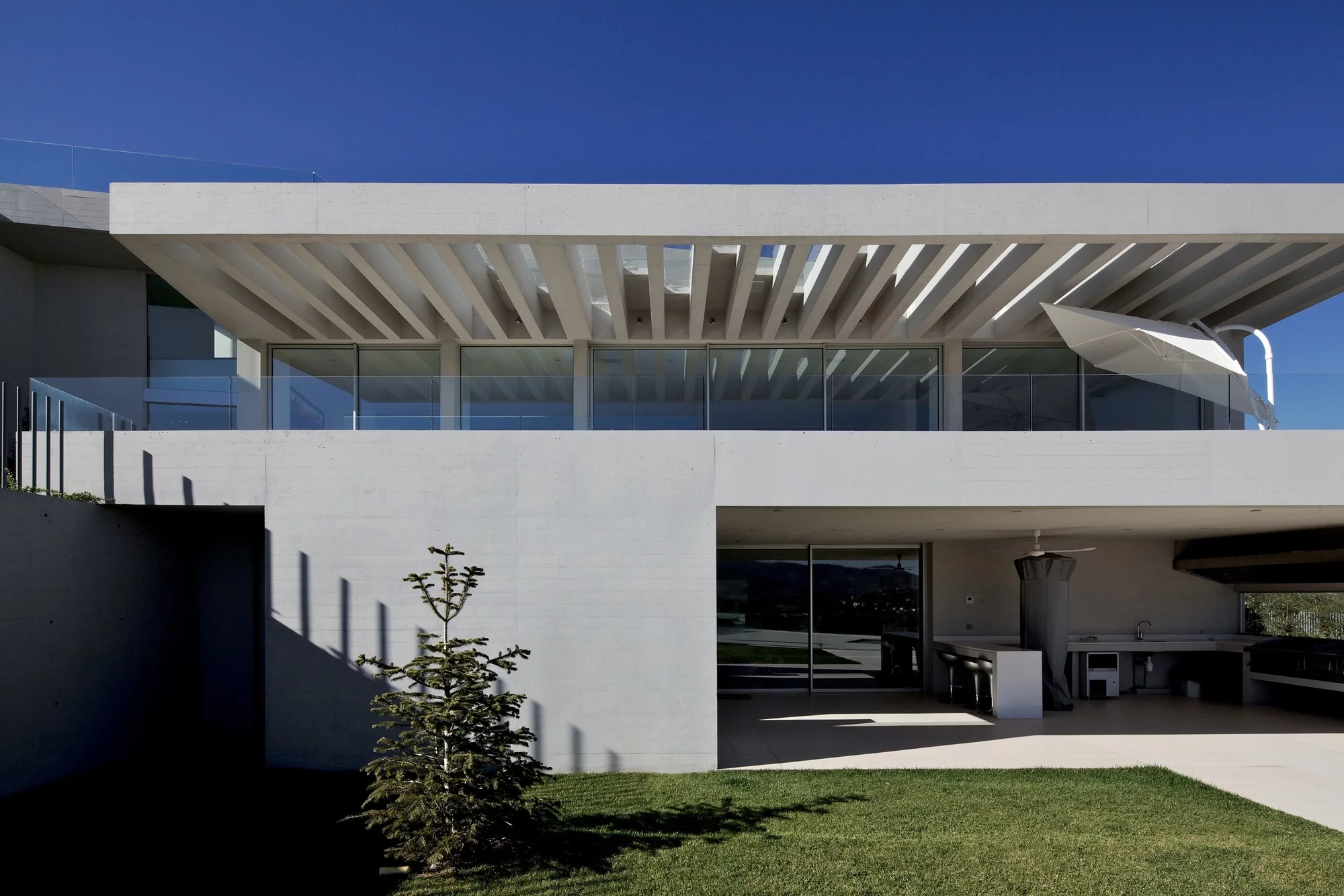 House RP is located on the foothills of Santiago de Chile (Photo: Nico Saieh)
