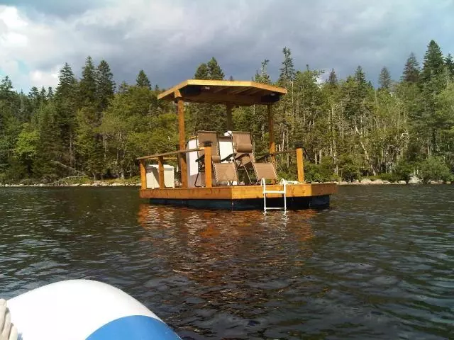 The Firefly solar-powered boat was built by Canadian eco-enthusiast Dan Baker for an impressive CA$2,900 (US$2,845)