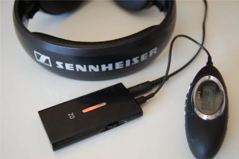 Using the Zo with headphones resulted in significant lowering of player volume, leading to extended battery life