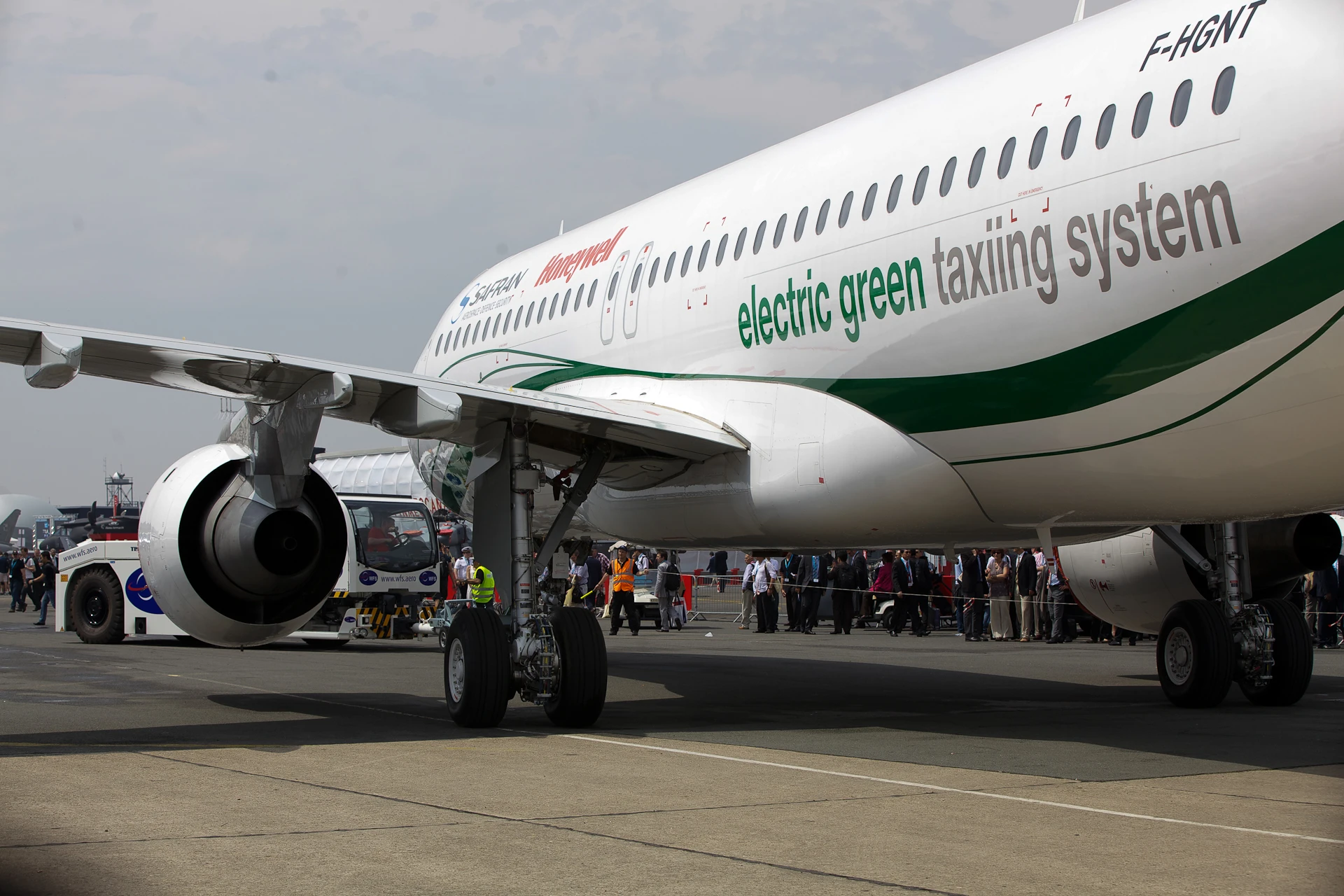 The Electric Green Taxiing System aims to cut carbon emissions (Photo: Noel McKeegan/Gizmag)