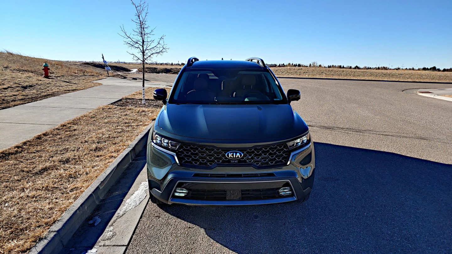 The gasoline model has a 2.5-liter four-cylinder engine that is naturally aspirated or turbocharged while the hybrid model (shown) has a 1.6L turbocharged engine and electric motor