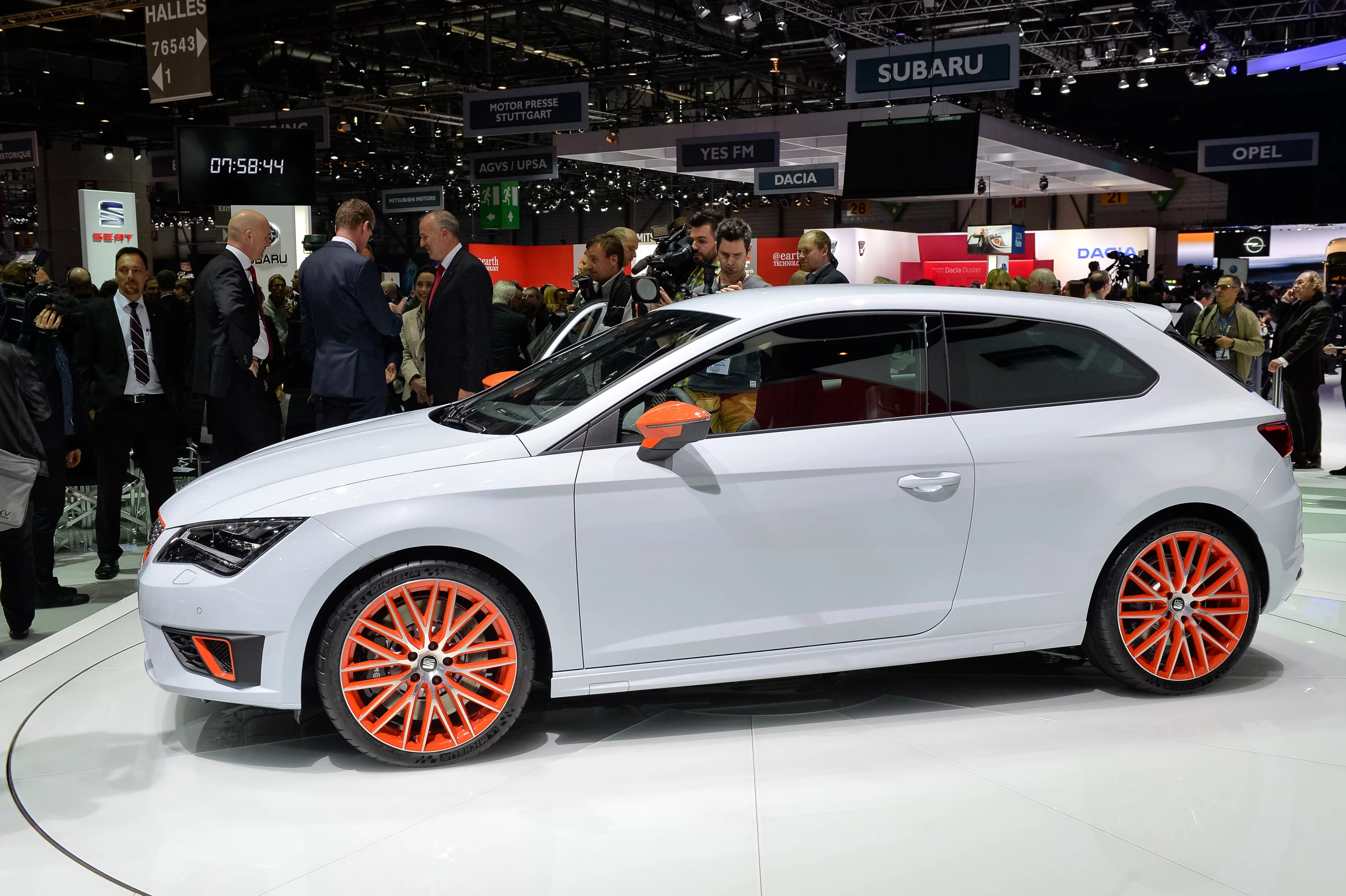 The car used to set the astonishing 7:58.4 lap time was a production-specification SEAT Leon Cupra 280 DSG, equipped with an optional Performance Pack that includes Brembo high-performance brakes, 19-inch alloy wheels and Michelin Pilot Sport Cup 2 tyres.