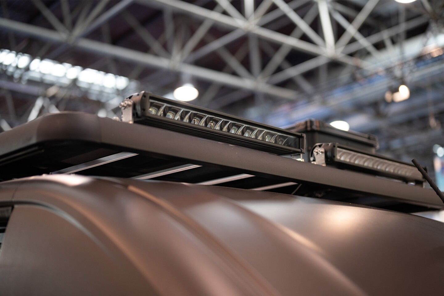 Off-road lighting mounted to the platform roof rack