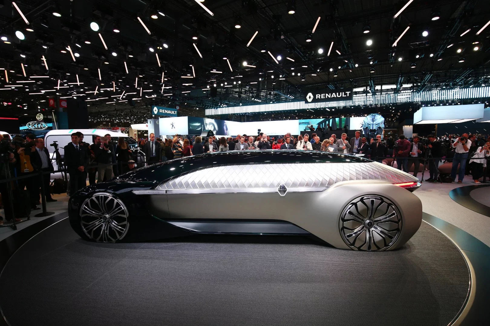 Renault's EZ-Ultimo concept plays with the idea of a luxurious autonomous limousine