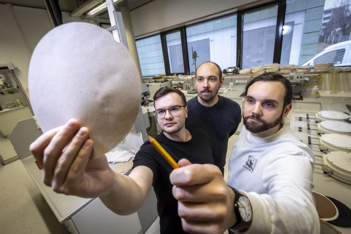 From left, researchers Alexander Weissensteiner, Alexander Wagner and Thomas Harter with a paper sample consisting of 30% recycled cotton fibers